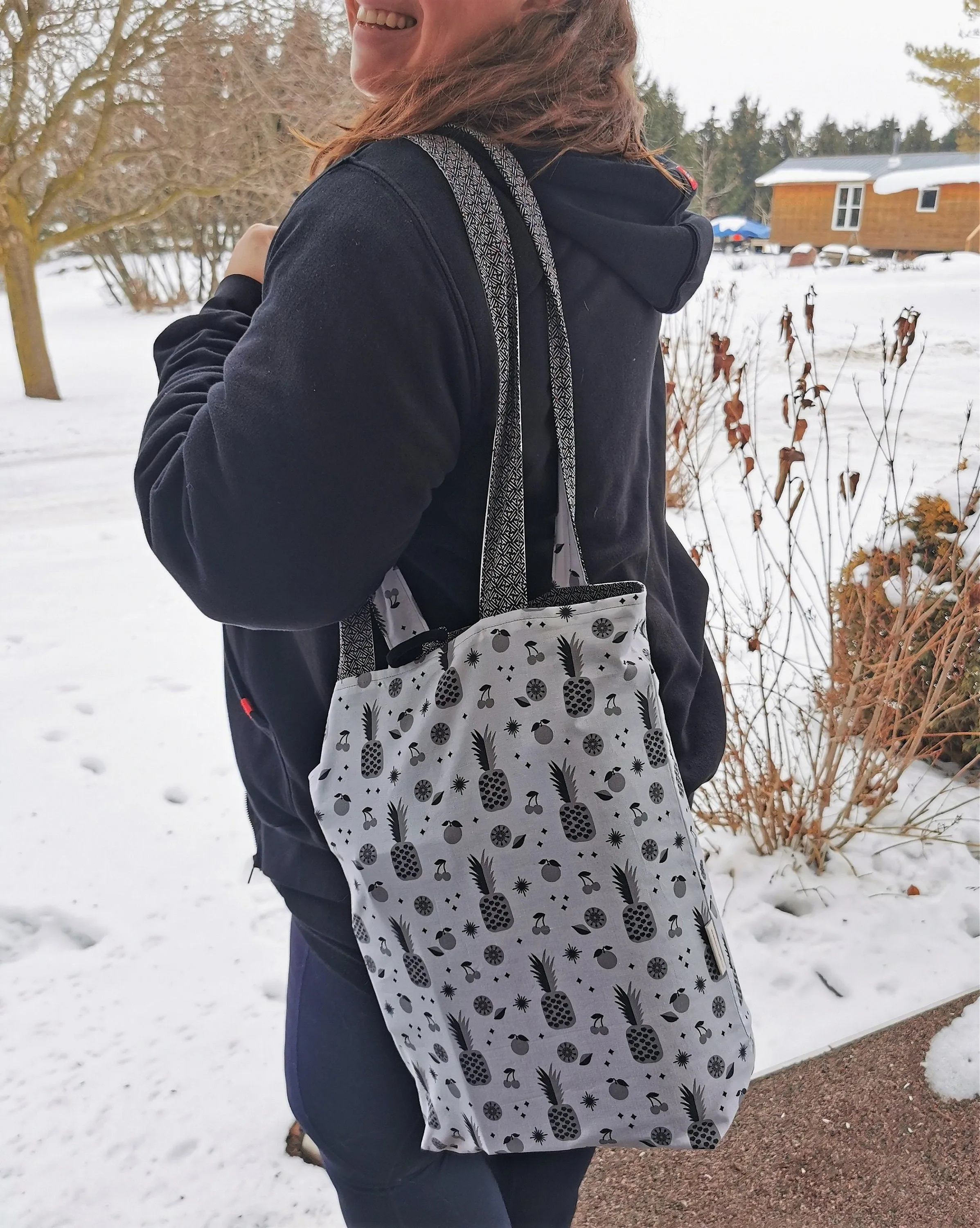 Basic Tote Bag in Navy Leaf Botanical Cotton Print