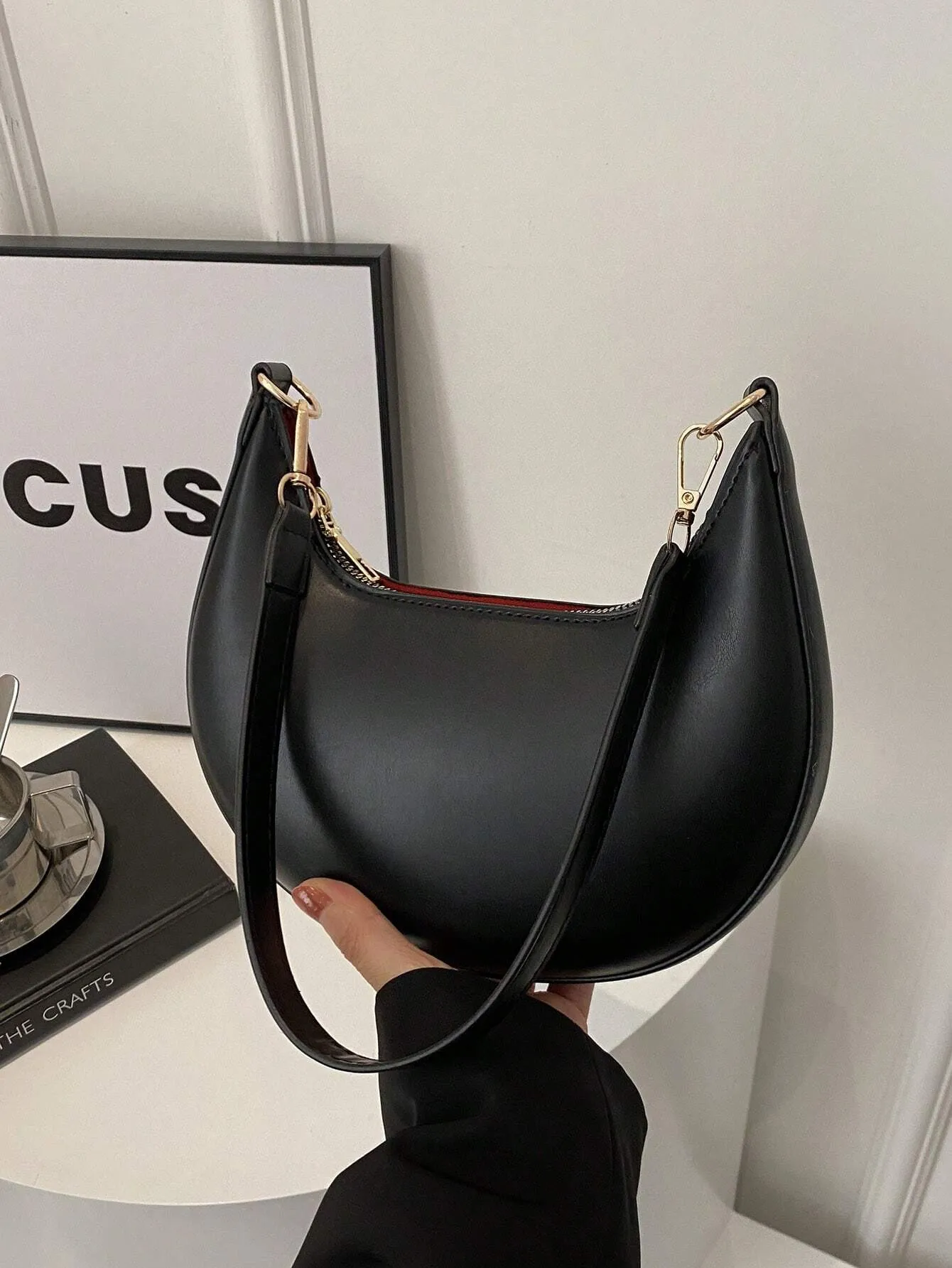 Hot Search Crescent Handbag, 1 Piece, Solid Acrylic Chain Decoration, PU, Portable, Elegant Zipper Shoulder Bag Handbag Suitable For Girls To Travel And Daily Use