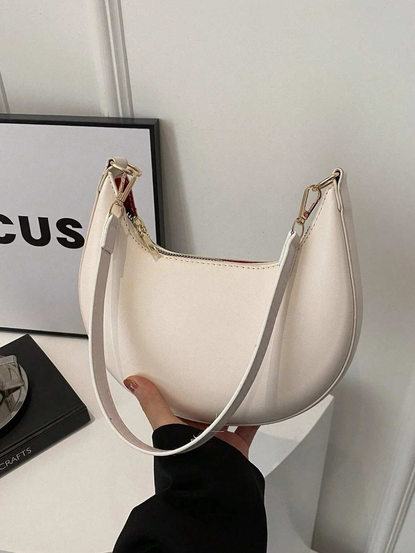 Hot Search Crescent Handbag, 1 Piece, Solid Acrylic Chain Decoration, PU, Portable, Elegant Zipper Shoulder Bag Handbag Suitable For Girls To Travel And Daily Use